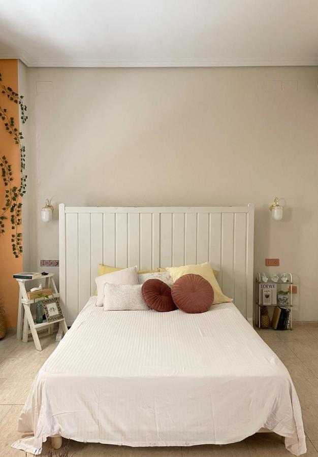 Serva La Bari Studio Sevilla Exteriör bild